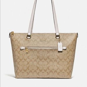 Coach Gallery Tote In Signature Canvas